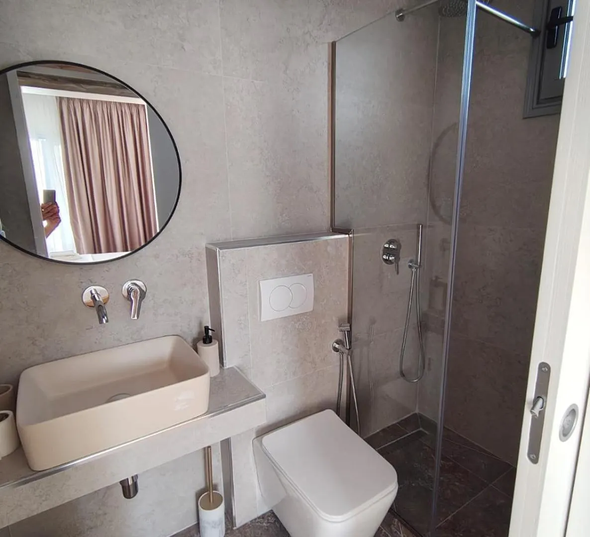 Mario'S Rooms Himarë 0*,